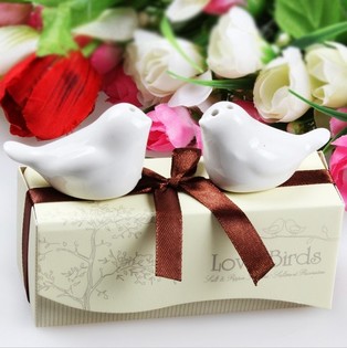 Conjunto de Sal e Pimenta "LOVE BIRDS" Lembran&ccedil;a Casamento (5 unid.)