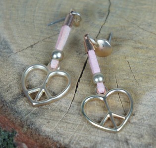 Brincos de cora&ccedil;&atilde;o rosa claro (1 un)