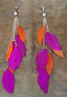 Brincos de luxo estilo Ibiza com penas (1 un.)