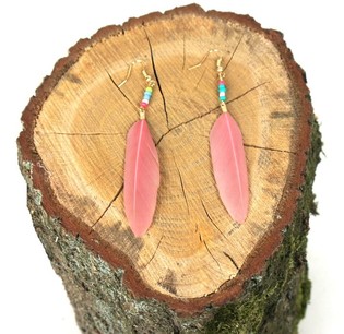 Brincos estilo Ibiza com pena - Rosa velho (1 un.)