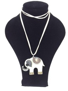 Colar com Elefante Creme (1 un.)