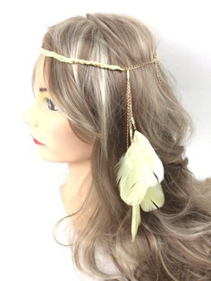 Fita de Cabelo Entran&ccedil;ada Estilo Ibiza com Penas - Amarelo Pastel (1 un)