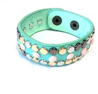 Pulseira turquesa com tachas (1 un.)